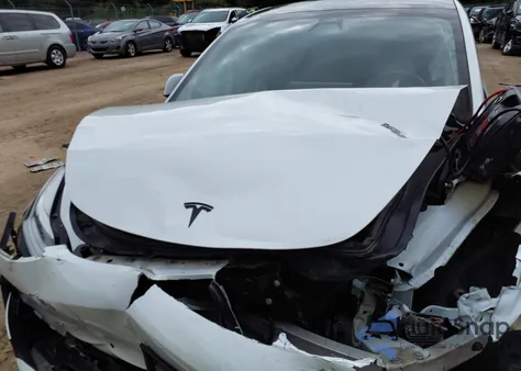 2020 Tesla Model 3 из США, поврежденный, VIN 5YJ3E1EC7LF714303